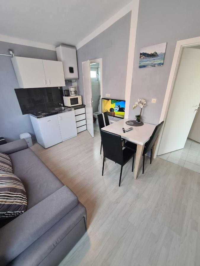 Apartments Lana - 30 M From The Sea Селине Екстер'єр фото
