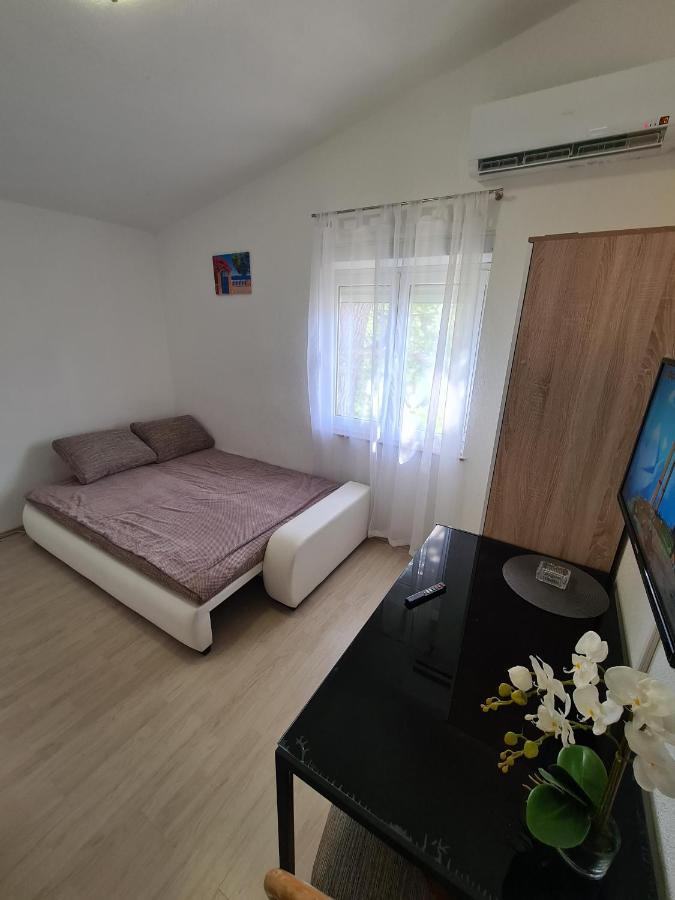 Apartments Lana - 30 M From The Sea Селине Екстер'єр фото