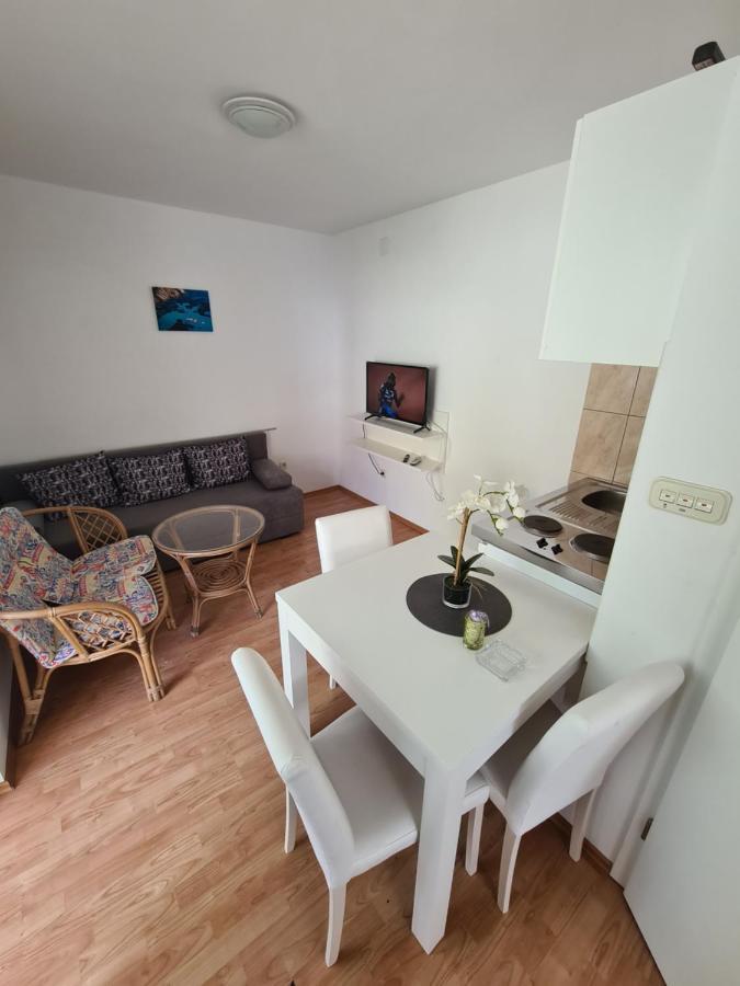 Apartments Lana - 30 M From The Sea Селине Екстер'єр фото