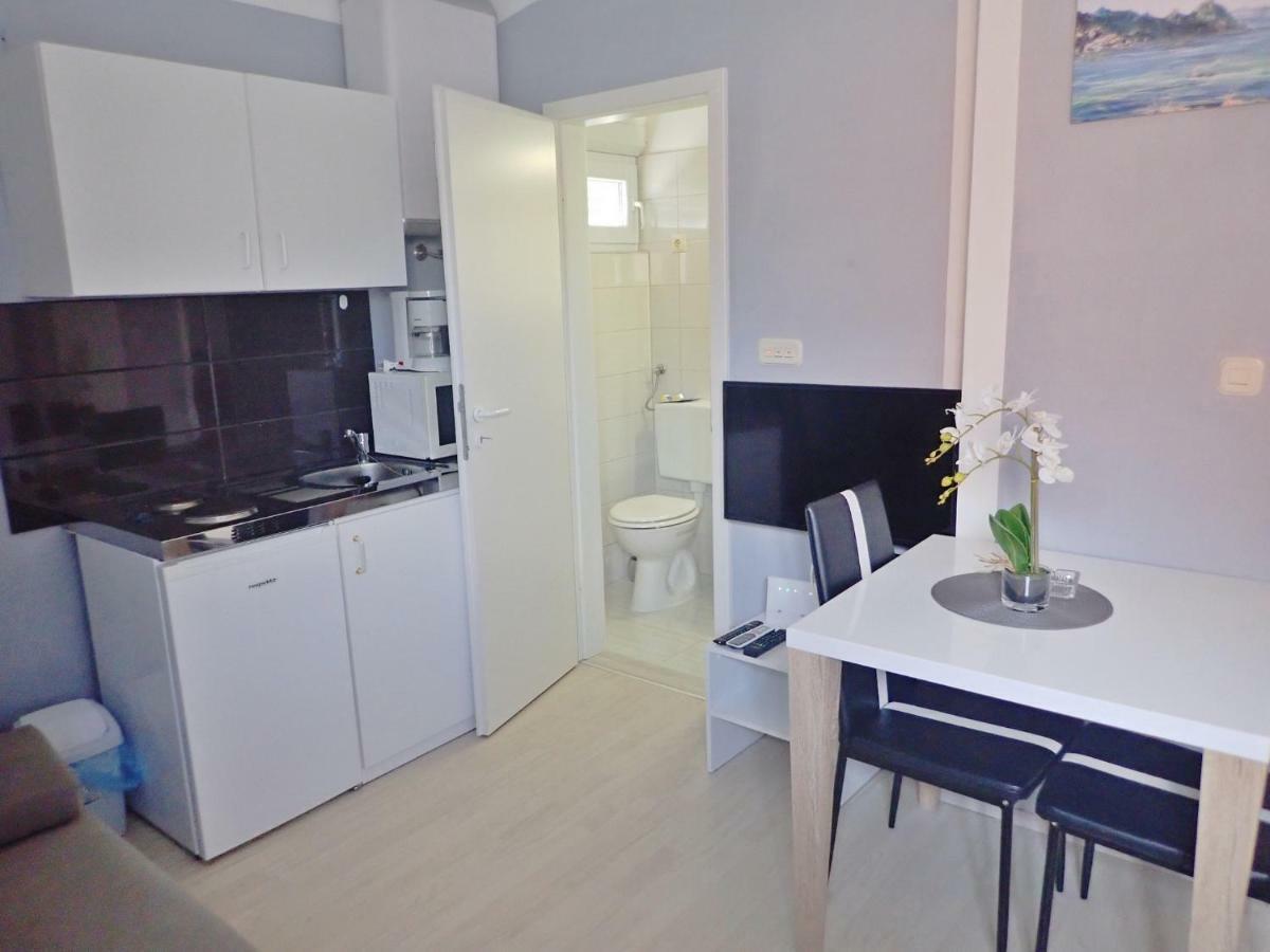 Apartments Lana - 30 M From The Sea Селине Номер фото